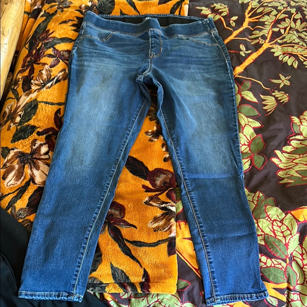 Classic Blue Jeans with Contrast Stitching
